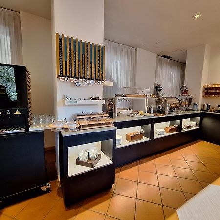 Albergo Italia อูร์บีโน ภายนอก รูปภาพ