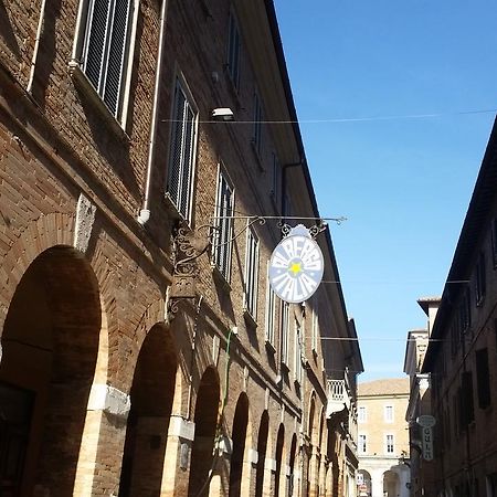 Albergo Italia อูร์บีโน ภายนอก รูปภาพ