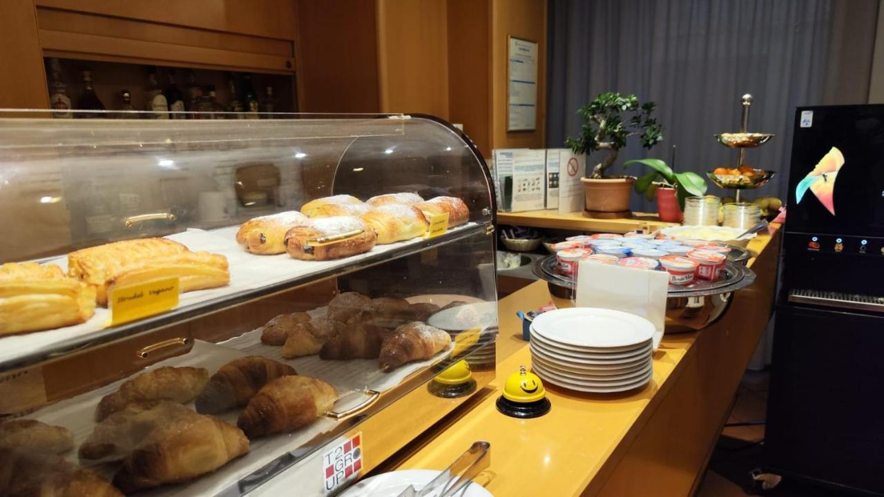 Albergo Italia อูร์บีโน ภายนอก รูปภาพ