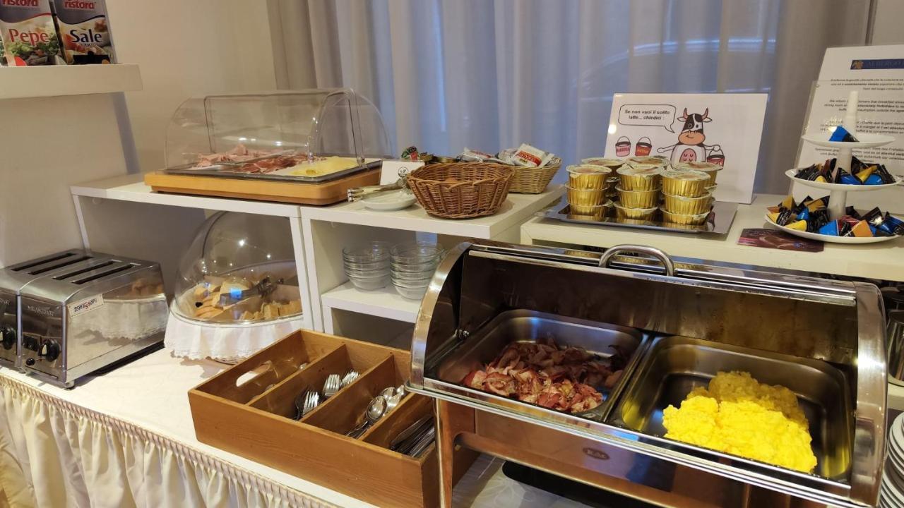 Albergo Italia อูร์บีโน ภายนอก รูปภาพ
