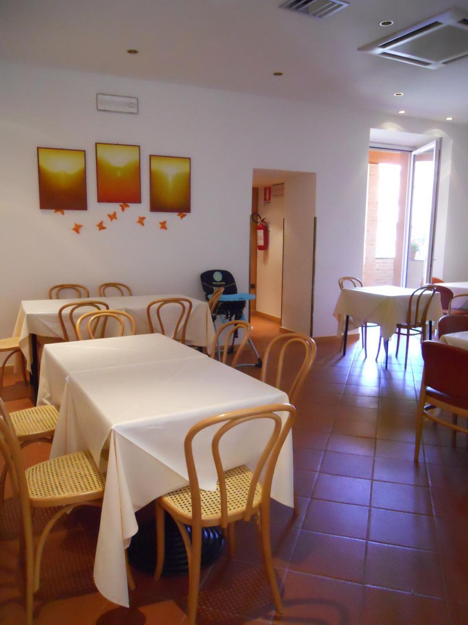 Albergo Italia อูร์บีโน ภายนอก รูปภาพ