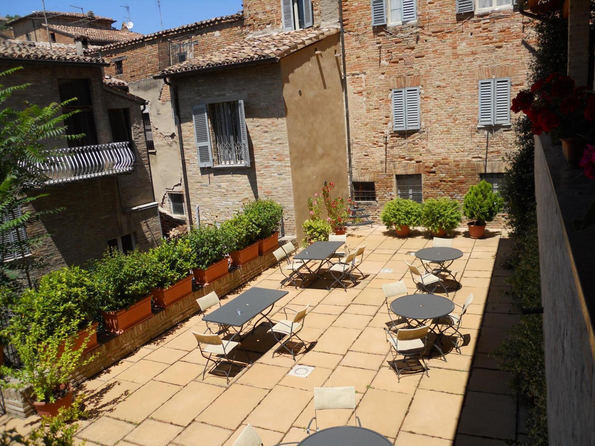 Albergo Italia อูร์บีโน ภายนอก รูปภาพ
