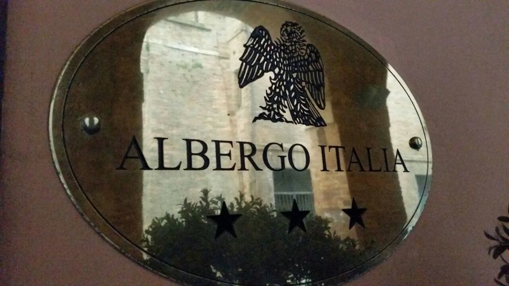 Albergo Italia อูร์บีโน ภายนอก รูปภาพ
