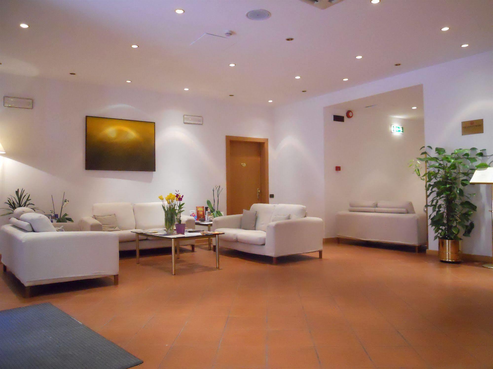Albergo Italia อูร์บีโน ภายนอก รูปภาพ