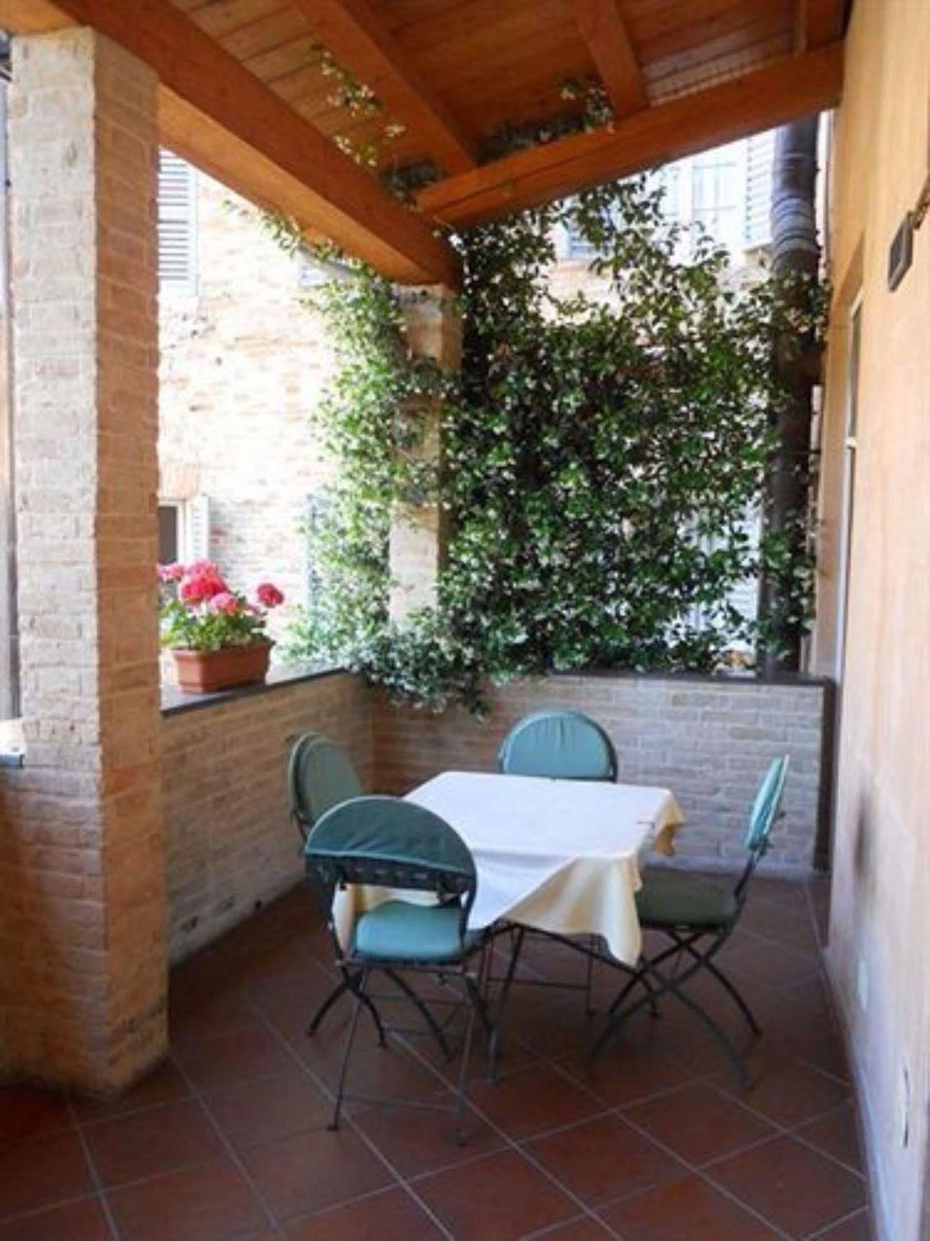 Albergo Italia อูร์บีโน ภายนอก รูปภาพ