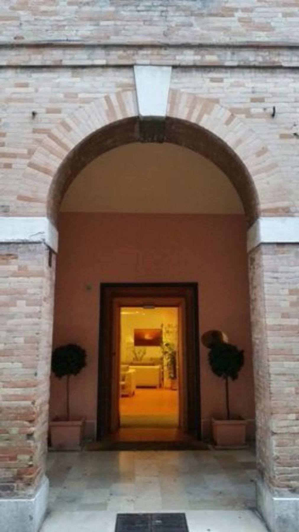 Albergo Italia อูร์บีโน ภายนอก รูปภาพ