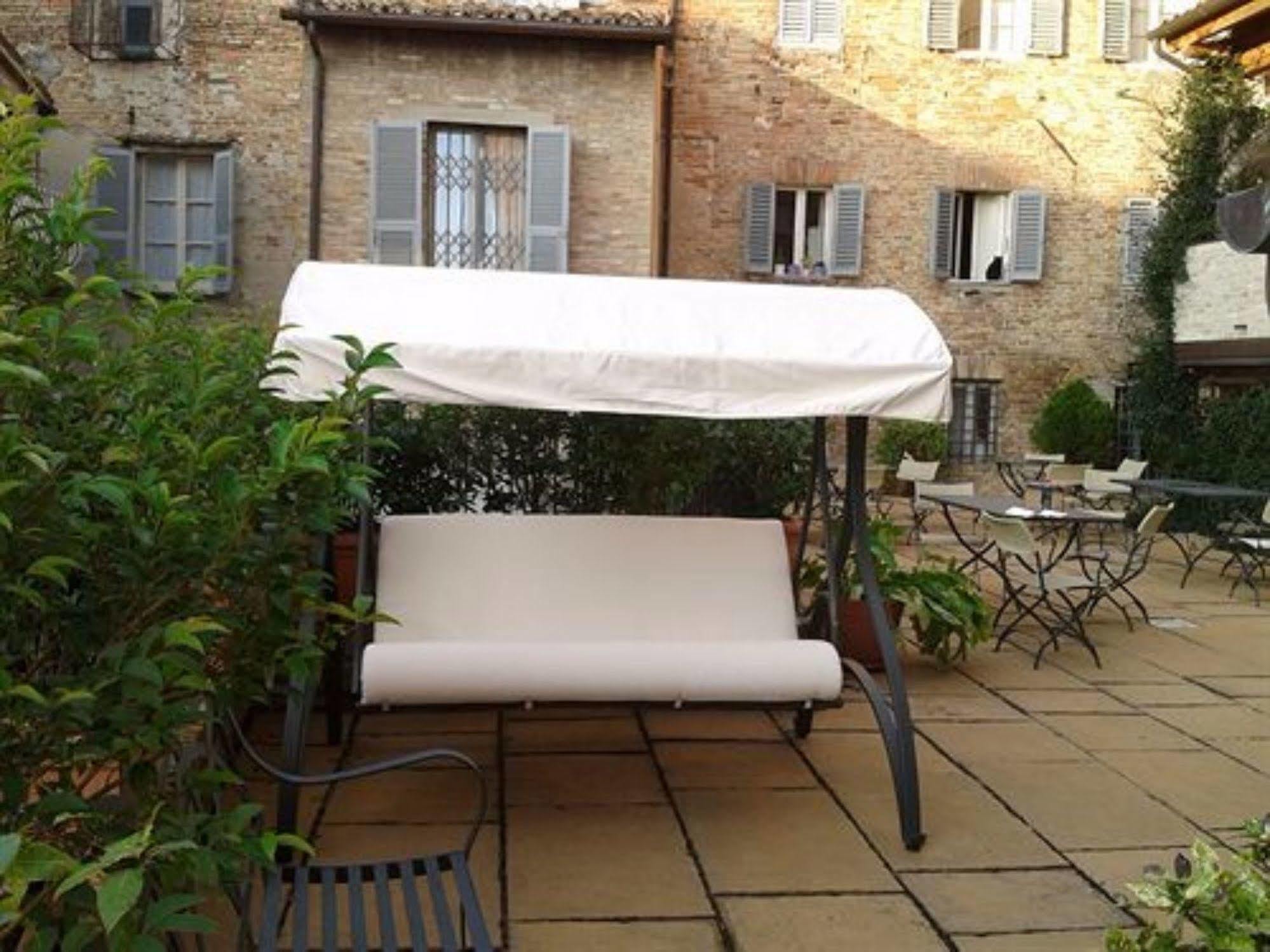 Albergo Italia อูร์บีโน ภายนอก รูปภาพ